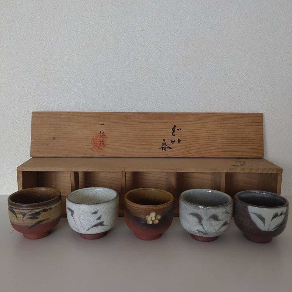 真汝 (大倉真汝)黄瀬戸 美濃焼 ぐい呑み お猪口 六角形 共布 共箱 真汝 (大倉真汝)黄瀬戸 美濃焼 ぐい呑み お猪口 六角形 共布 共